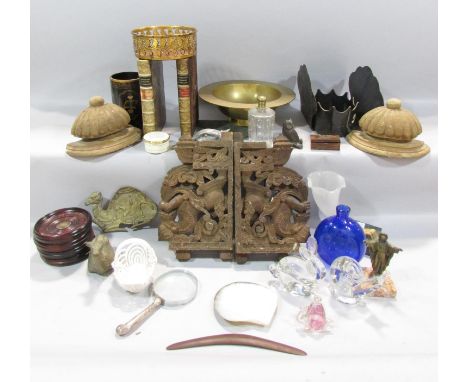 An interesting collection of mixed decorative arts to include a pair of faux antiquarian book bookends, disguised as Gardiner