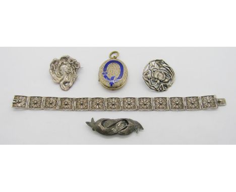 Small group of antique jewellery comprising a Victorian gilt metal locket with cobalt blue enamelled belt detail, a further V