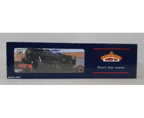 00 gauge boxed locomotive by Bachmann no 32-255 Army Transport Austerity WD 2-8-0 locomotive in WW2 green 
