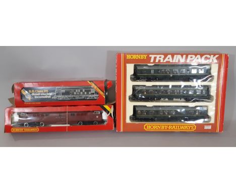 Hornby 00 gauge models including R369 Class 110 3 Car DMU in BR Green no's E51829, E59695 and E51812, a class 25 BR diesel -e