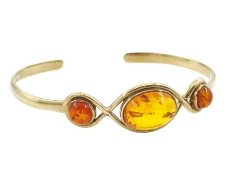 9ct gold three stone amber torque bangle, hallmarkedCondition Report:Approx 9.55gm, inner circumference from end to end = 15.