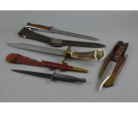 A NUMBER OF DAGGERS AND BAYONETS OF MILITARY INTEREST, a resin or bone handled English Hunting style dagger with a curved gri