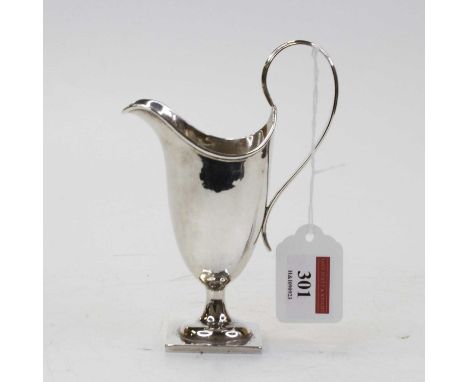 An Edwardian silver helmet shaped cream jug, 2.8oz