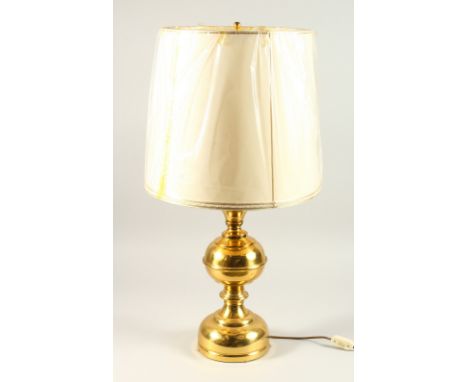 A BRASS TABLE LAMP AND SHADE. 37cms high.