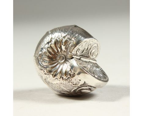 A NOVELTY SILVER NAUTILUS SNUFF BOX.