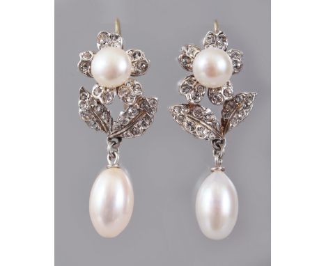 A PAIR OF 9CT GOLD AND SILVER SET PEARL DROP EARRINGS.