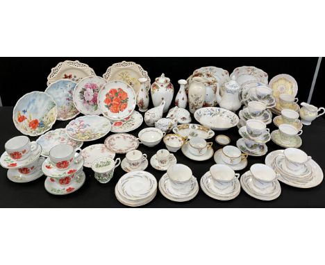 Ceramics - Royal Albert, Old Country Roses Lidded vase, pair of bud vases, animal models;  Royal Albert Brigadoon dish, and K