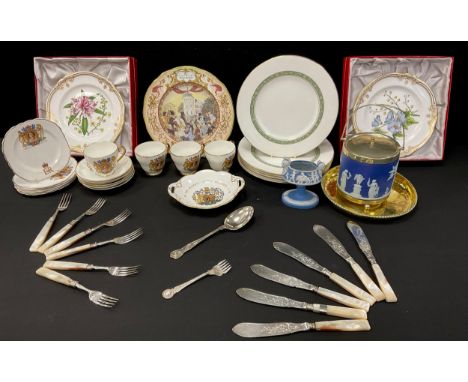 An Art and crafts Hugh Wallis brass offering tray, set of mother-of-pearl handled knives and forks, Spode Botanical plates, R