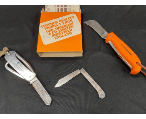 An 18th/19th century folding fruit knive, the blade indistinctly mark, textured riveted handle, 14.5cm long (open);  a stainl