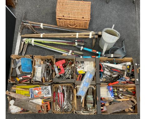 Tools - woodworking, garden, mechanical: Assorted wrenches, bench vice; saws, metal filers, chisel set, set square, screwdriv