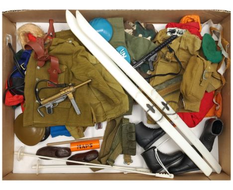 Palitoy Action Man vintage loose clothing/accessories to include guns, various part outfits, helmets/hats plus others - see p
