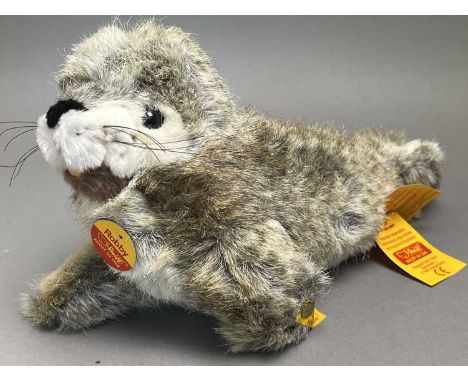 COLLECTION OF STEIFF ANIMALS including a mixture of bears, one labelled 'Orig. Teddybear 15', 'Cosy Baby Dino 15' and many ot