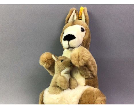 STEIFF KANGAROO 062711 in colours of brown and white