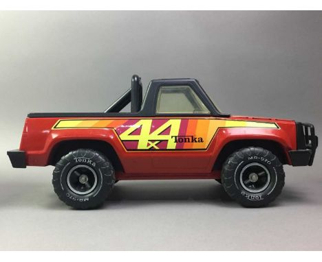 COLLECTION OF MODEL CARS varied scale and make, includes a Tonka 4x4 Mr-970 and Radcon radio controlled Lamborghini, all loos