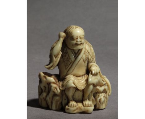 An early 18th century Japanese netsuke from Edo period. Not signed. In carved ivory portraying a Sennin sat on a rock and tou