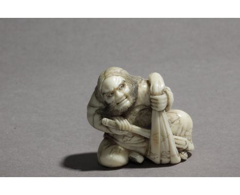 An early 19th century Japanese netsuke from Edo period. Signed on the base. In carved ivory portraying a Yojo, a Chinese warr