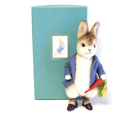 Peter Rabbit: A boxed R. John Wright collectible Peter Rabbit, Limited Edition No. 1605/2500, complete with certificate of au