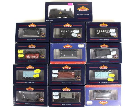 Bachmann: A boxed Bachmann OO gauge BR 69022 Black Late Crest 0-6-0 Locomotive, 31-059; together with twelve assorted Bachman