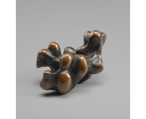 Szabó, László -- Abstrakte KompositionBronze mit goldbrauner Patina. Ca. 1959.12,5 x 17 x 11,5 cm.Auf einem Standbein signier
