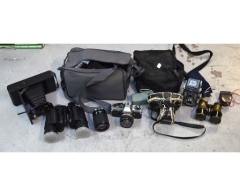 A quantity of vintage cameras and binoculars to include a leather-cased folding Beck Neosticmar example and a cased Yashica e