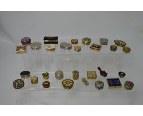 A quantity of patch and pillboxes to include white metal and enamel examples.