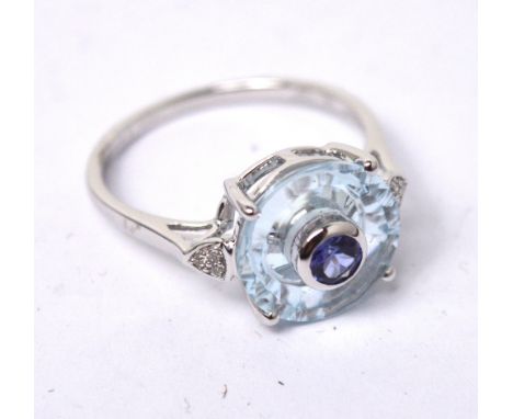 A 9ct white gold contemporary dress ring by Glen Lehrer set with central quasar cut blue topaz, with certificates, size R, ap