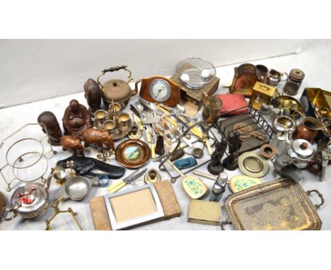 A collectors' lot comprising silver plated items and metalware to include hip flasks, flatware, treen and hardwood carvings, 