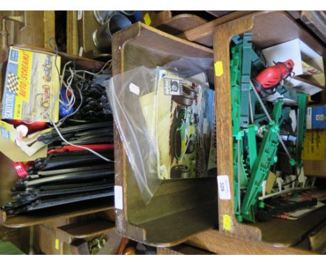 A loose Scalextric set, including 'Twin Auto-Screams' 1960's brochures and buildings