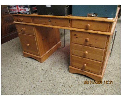 PINE TWIN PEDESTAL DESK WITH EIGHT DRAWERS WITH TURNED KNOB HANDLES  