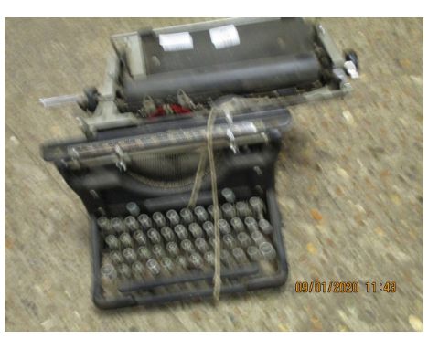VINTAGE TYPEWRITER  