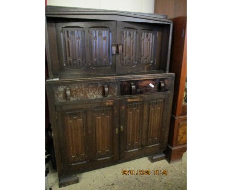 MID-20TH CENTURY LINENFOLD FRONT COURT CUPBOARD WITH TWO DOORS OVER TWO DRAWERS AND TWO LINENFOLD CUPBOARD DOORS  