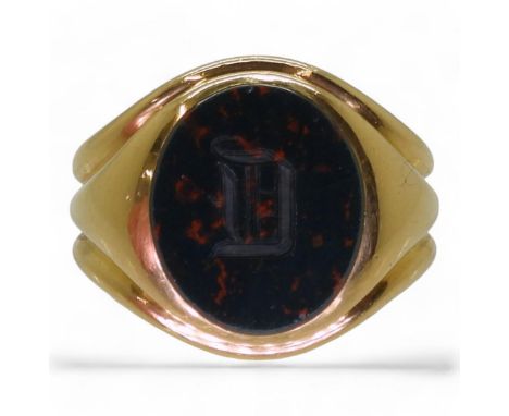 A SIGNET RING made in 18ct gold and set with a bloodstone intaglio carved with a 'D', hallmarked Birmingham 1891, made by Hen