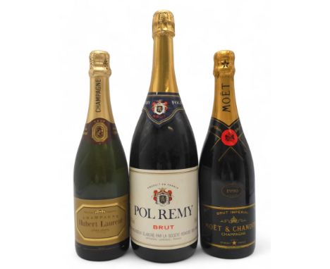 MOET &amp; CHANDON CHAMPAGNE VINTAGE 1990 One Bottle of Moet Chandon Champagne Vintage 1990 12.5% vol 75cl With Carton&nbsp; 