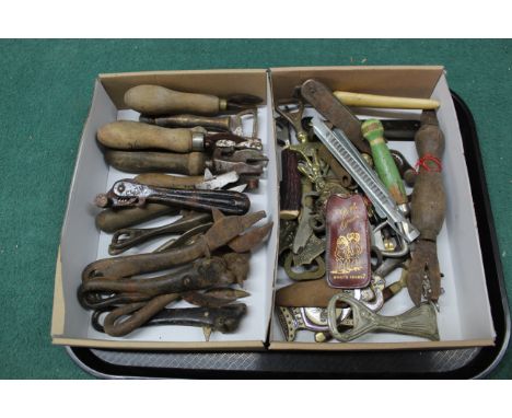 A selection of antique and vintage tin openers including 'Bully Beef' examples