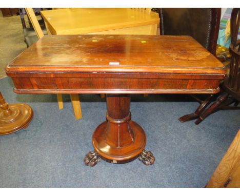 A GEORGIAN ROSEWOOD FOLD-OVER CARD TABLE ON CIRCULAR BASE AND PAW FEET S/D  W-90 CM
