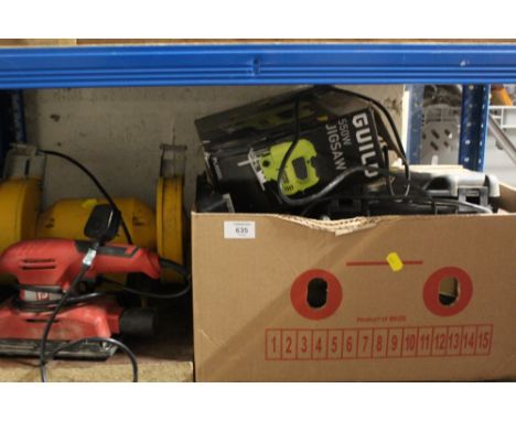 A BENCH GRINDER, PLANER AND BOX OF ASSORTED TOOLS