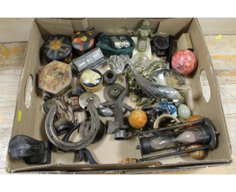 A TRAY OF ASSORTED COLLECTABLES TO INC EGYPTIAN STYLE FIGURES, VINTAGE BRASS EGG TIMER, ETC