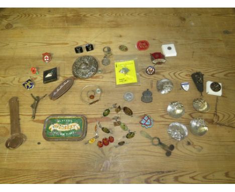 A TIN OF COLLECTABLES TO INC ENAMEL BADGES ETC