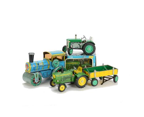 Kovap Modern Tinplate Tractors and Road Roller, John Deere clockwork Tractor with gears (2), one in original box, unboxed Zet