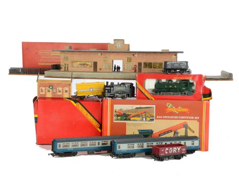 00 Gauge Trains Track and Scenic Items by Hornby and Others, including boxed Hymek locomotive in BR blue D7063, GWR green 0-6
