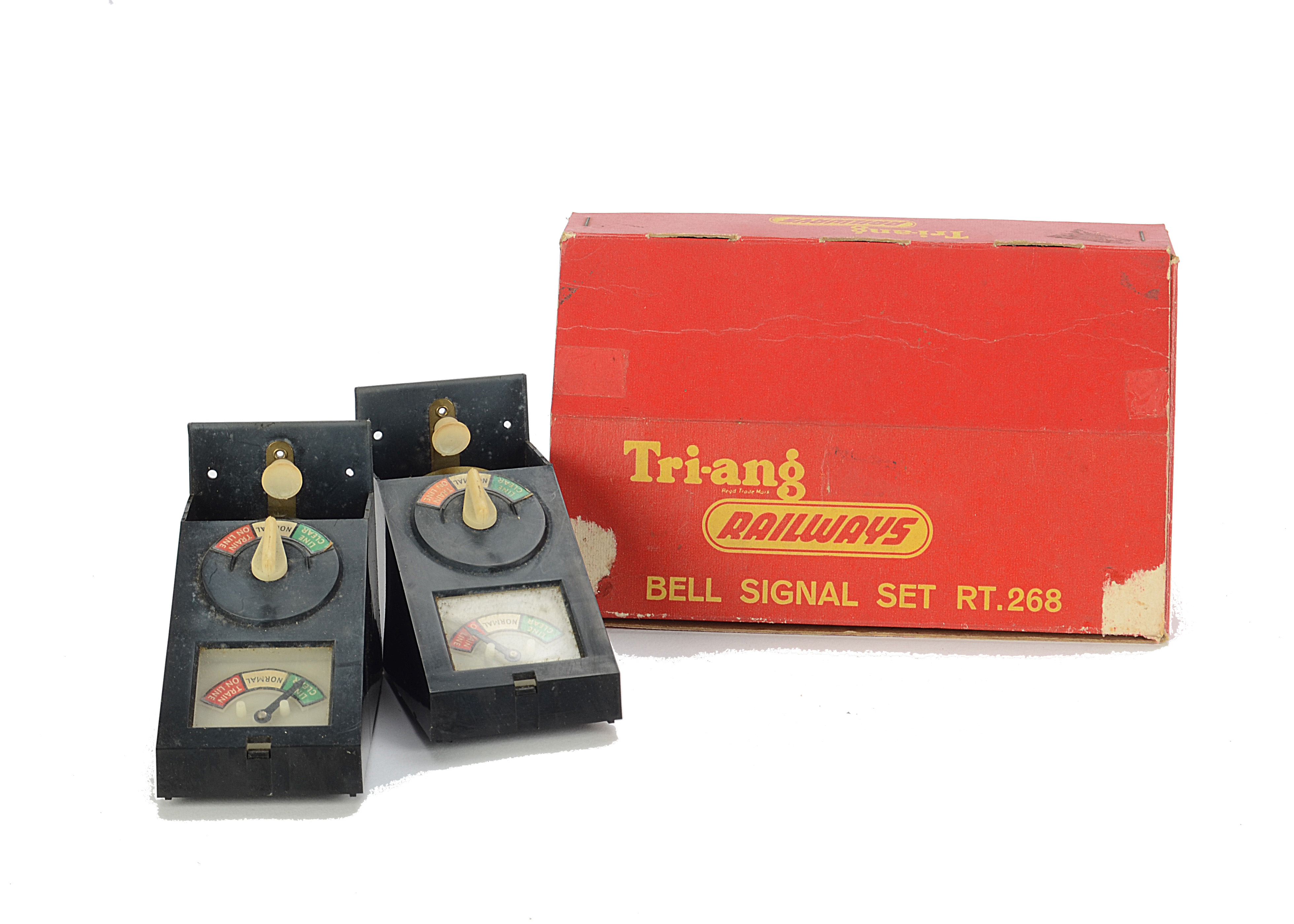 A Triang 00 Gauge RT 268 Bell Signal Set, comprising two Bell