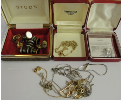 A gold necklace and a quantity of dress jewellery and cufflinks.