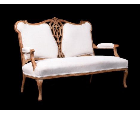 A BEECH AND LINEN UPHOLSTERED SOFA OR SETTEELATE 19TH/EARLY 20TH CENTURY95cm high, 141cm wide, 61cm deepProvenance: Sold by o