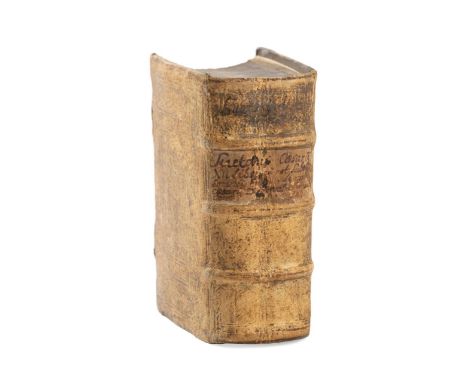 Suetonii Tranquilli Caesarum XII libri: iam denuo  bonorum exemplarium &amp; commentariorum ope emendati,  by Gaius Suetonius
