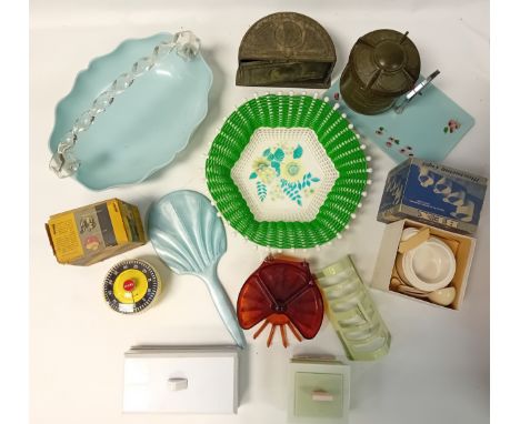 Collection of retro plastic ware to include scalloped bowl, fruit bowl, Smiths ringer timer, cigarette dispenser (Bakelite), 