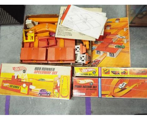 Hot Wheels  - lot comprises a 1968 Super-Charger Grand Prix set. The contents appears in Good condition overall but it is unc