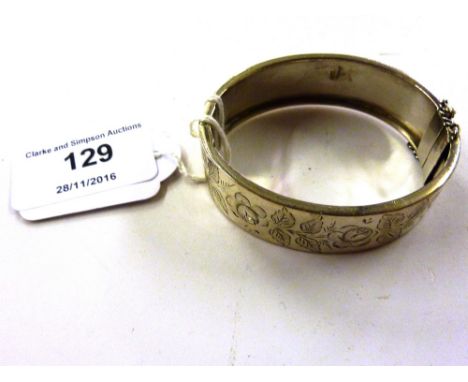 A silver foliate engraved bangle