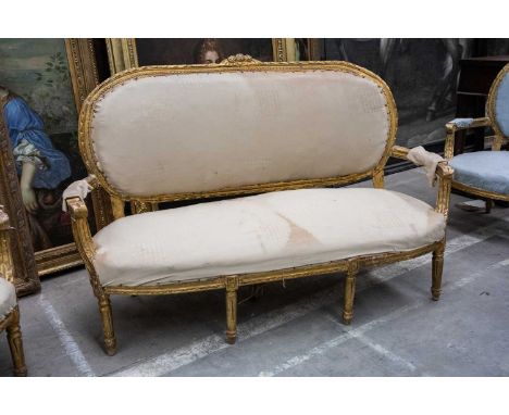 GEORGIAN STYLE GILTWOOD SALON SUITE, early 20th C., in the French taste, comprising settee, 105 (h) x 156 (w) x 64cms (d), an