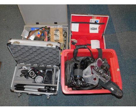 A Nikon RE2 camera, further Nikon camera, lenses, cases, Vivitar Thyristor 3500, tripod, etc.