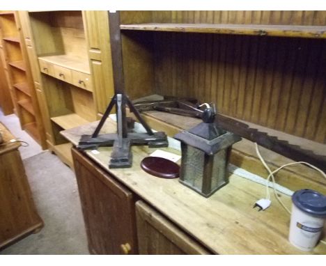 OLD CHARM STYLE STANDARD LAMP